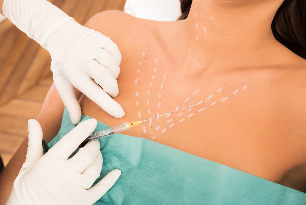 How to treat the neck and décolleté areas with 20G microcannulas?